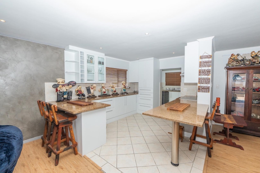 7 Bedroom Property for Sale in Myburgh Park Western Cape